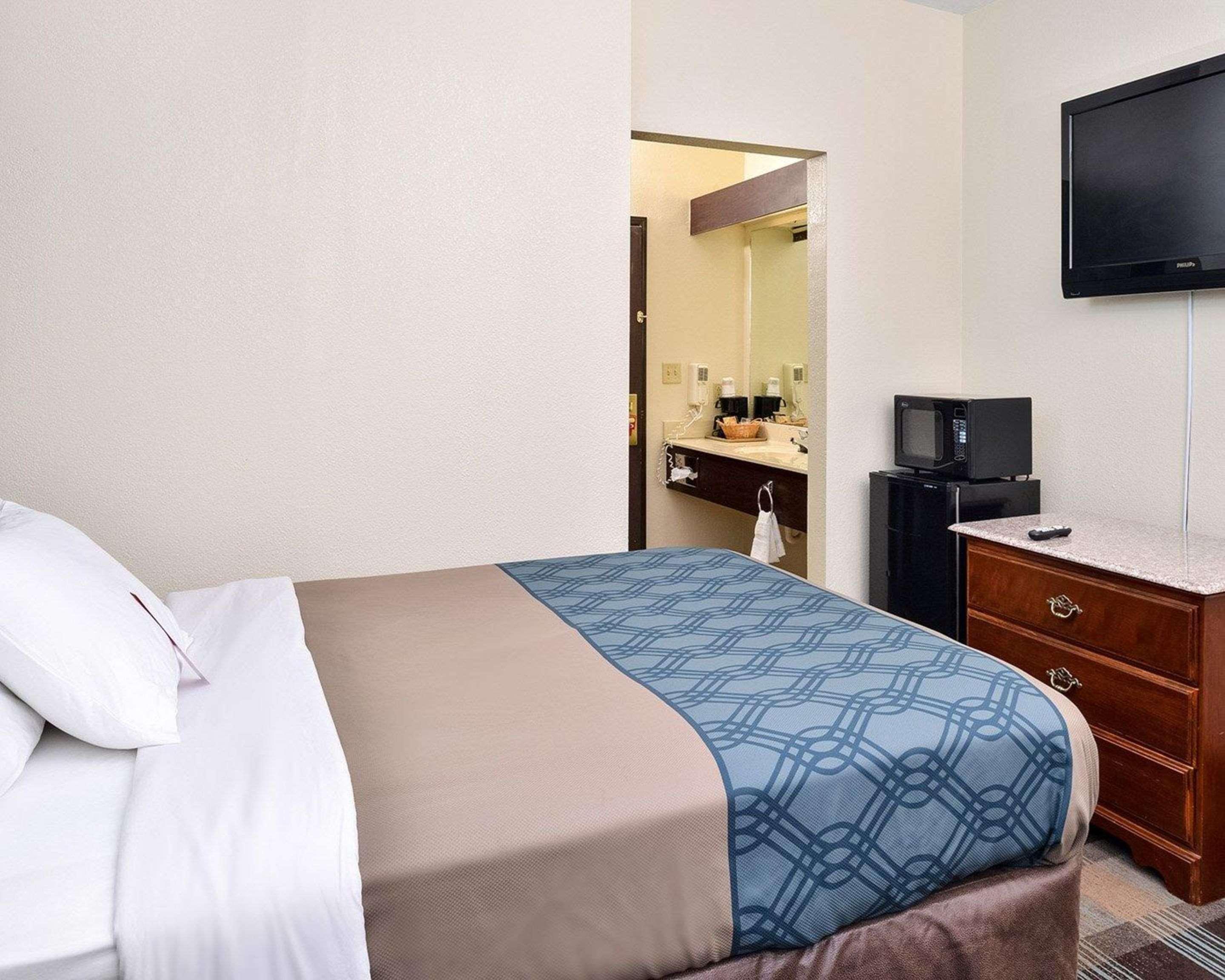 שלביוויל Econo Lodge Inn & Suites מראה חיצוני תמונה