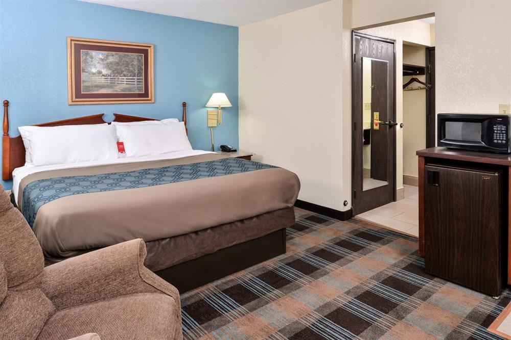שלביוויל Econo Lodge Inn & Suites מראה חיצוני תמונה