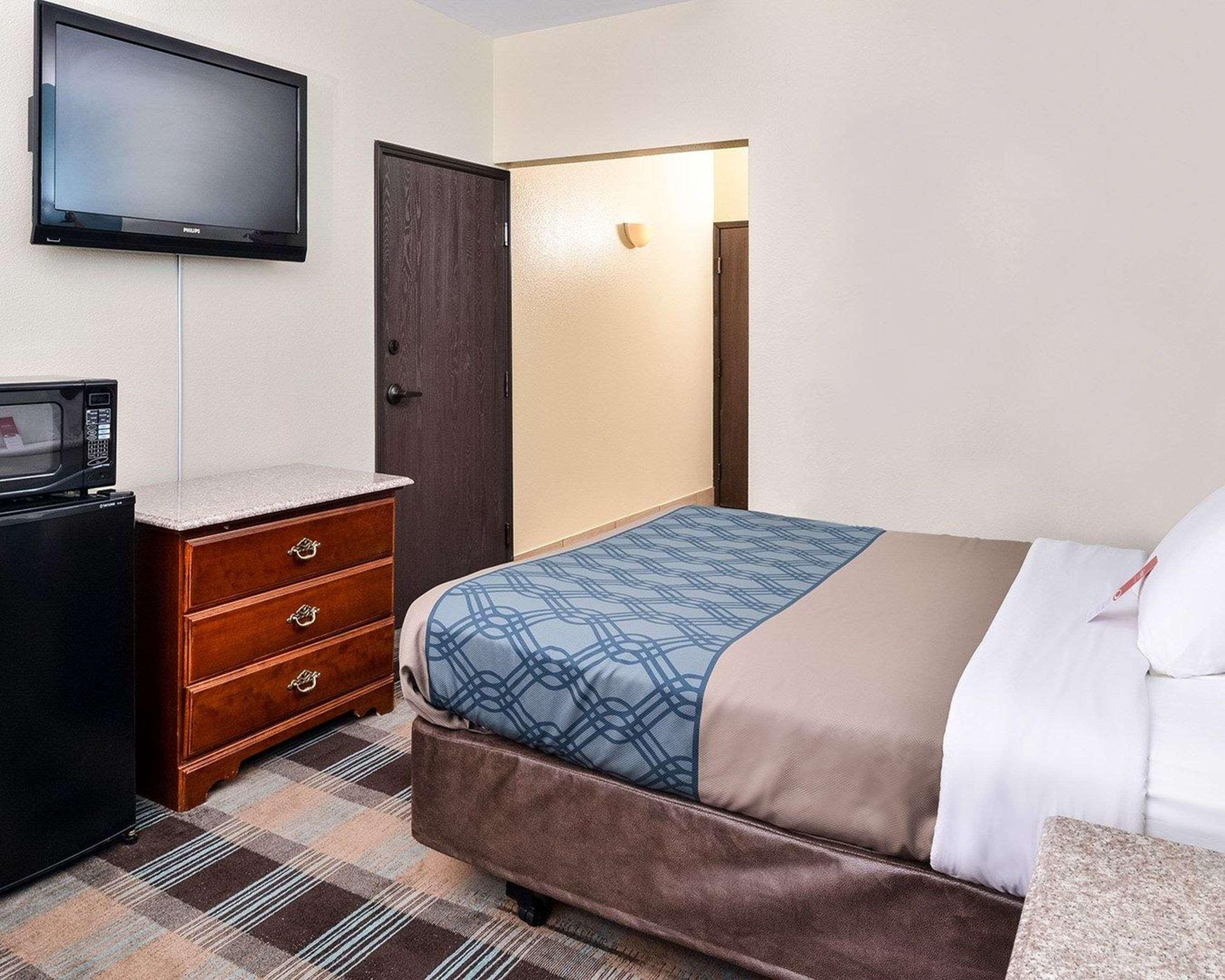 שלביוויל Econo Lodge Inn & Suites מראה חיצוני תמונה