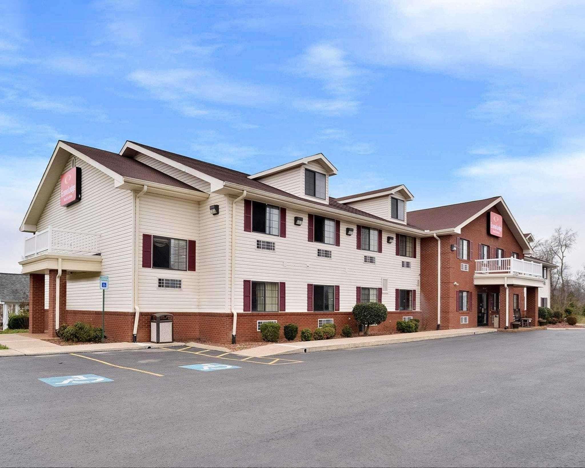 שלביוויל Econo Lodge Inn & Suites מראה חיצוני תמונה